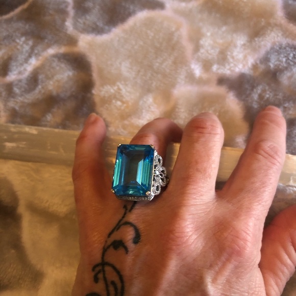 Blue Topaz Ring - 14 carat stone w/diamonds - Picture 4 of 5